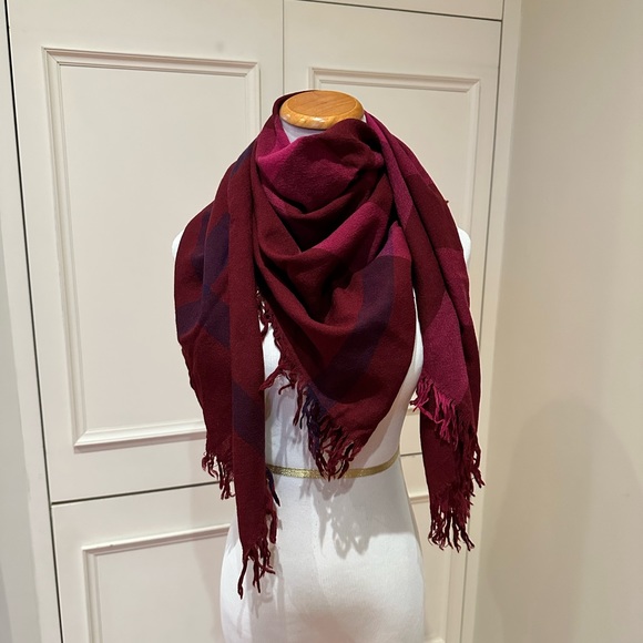 BURBERRY Large Giant Checker Wool Scarf - Picture 2 of 5